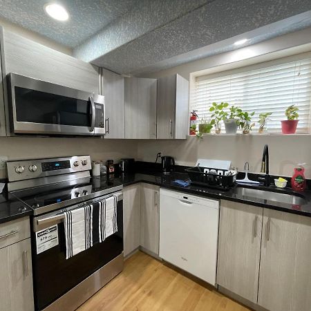 Super Luxury & Cozy Lower Level Apartment In Nw Calgary, Ab Close To Banff エクステリア 写真