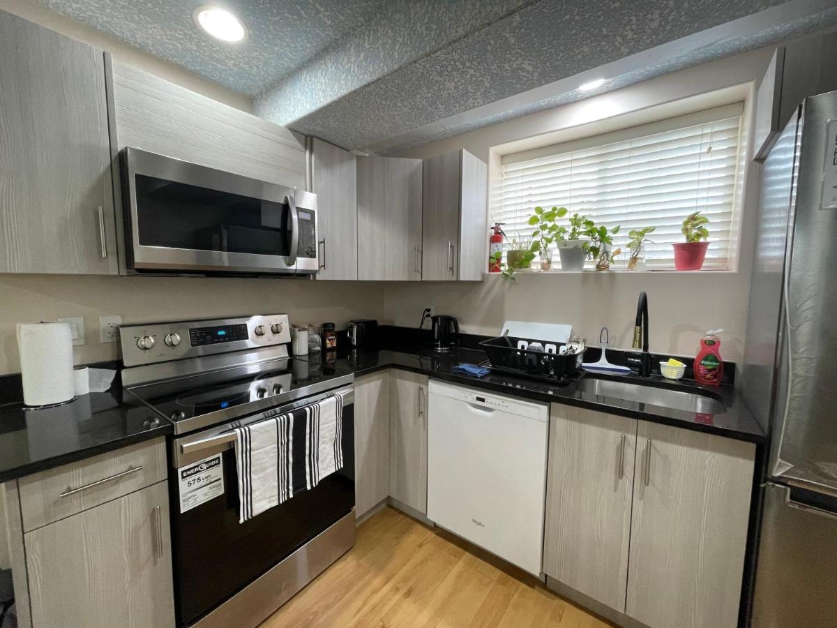 Super Luxury & Cozy Lower Level Apartment In Nw Calgary, Ab Close To Banff エクステリア 写真