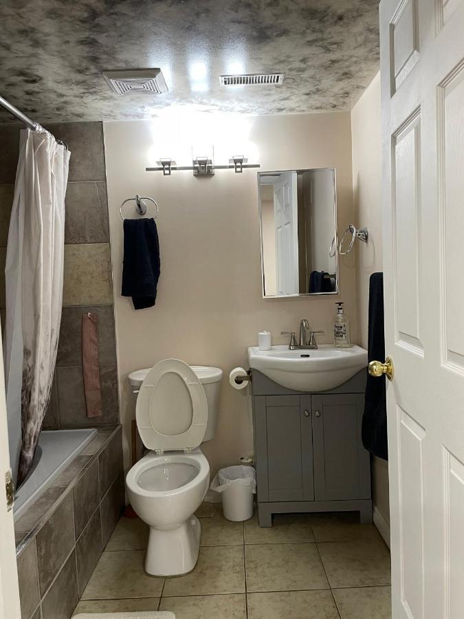 Super Luxury & Cozy Lower Level Apartment In Nw Calgary, Ab Close To Banff エクステリア 写真