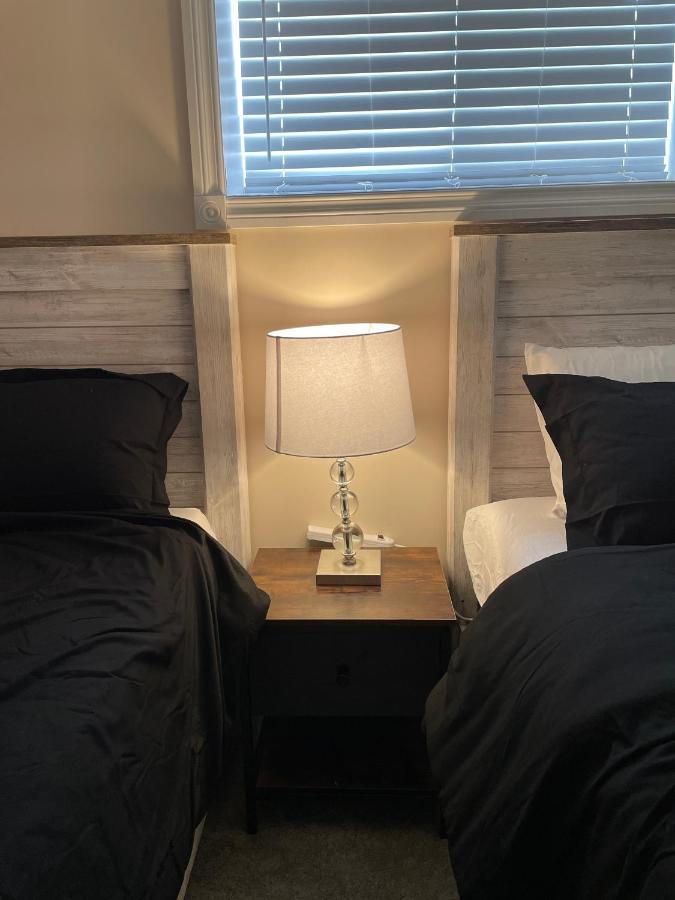 Super Luxury & Cozy Lower Level Apartment In Nw Calgary, Ab Close To Banff エクステリア 写真
