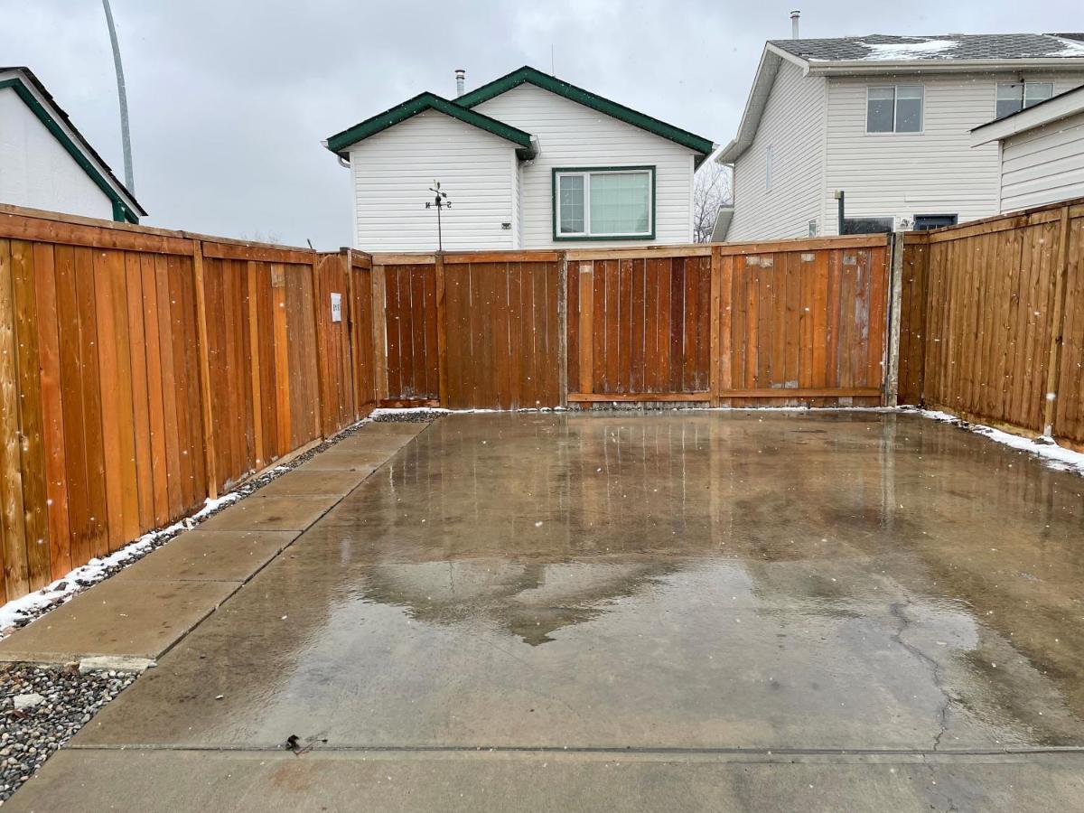 Super Luxury & Cozy Lower Level Apartment In Nw Calgary, Ab Close To Banff エクステリア 写真