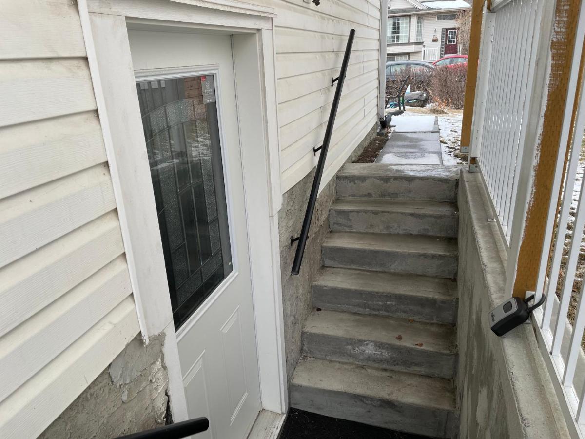 Super Luxury & Cozy Lower Level Apartment In Nw Calgary, Ab Close To Banff エクステリア 写真